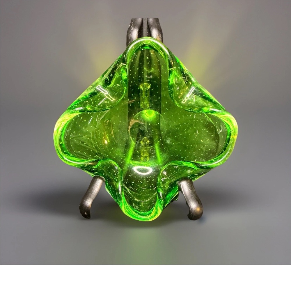 🔥 Vintage Handblown Emerald Green Controlled Bubbles Art Glass Trinket Dish - Picture 4 of 8